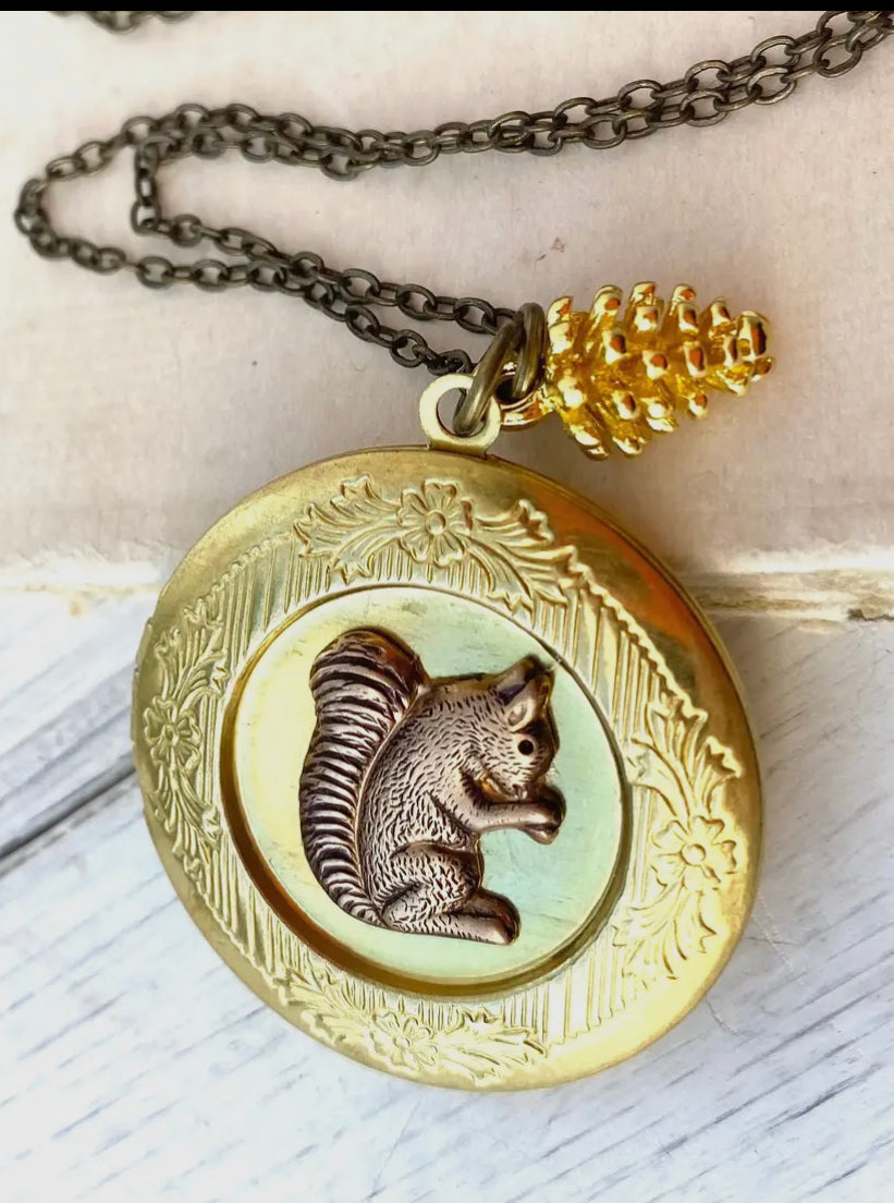 Squirrel Locket Autumn Forest
Woodland Charm Locket 24"